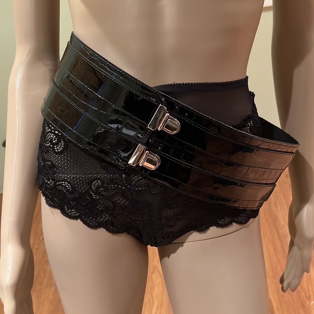 Leatherock Vintage Wide Patent Leather Belt With Elastic At Back 2 Snap Buckles